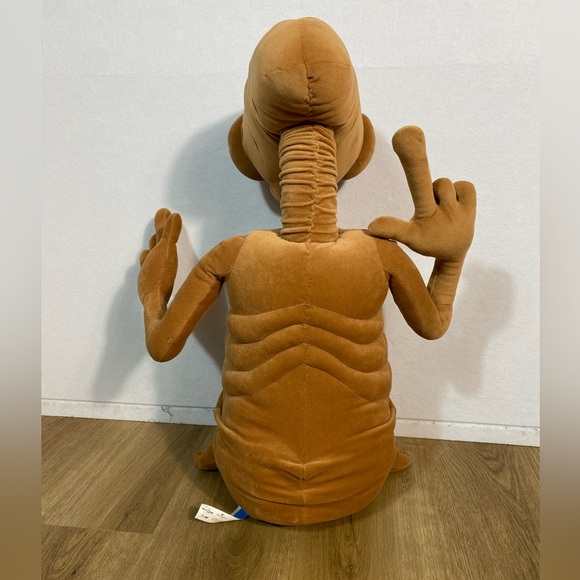 Toys R Us 20th Anniversary Taking E.T. Doll 24” speaks & lights up Large Working - Picture 4 of 11